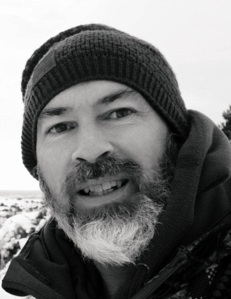 Coach acompaña a crear relaciones conscientes, transformando apegos y conflictos en seguridad emocional y compromiso mutuo